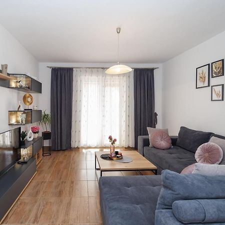 Spacious And Modern App With Big Terrace Malinska Exterior foto