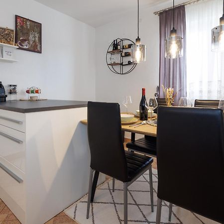 Spacious And Modern App With Big Terrace Malinska Exterior foto