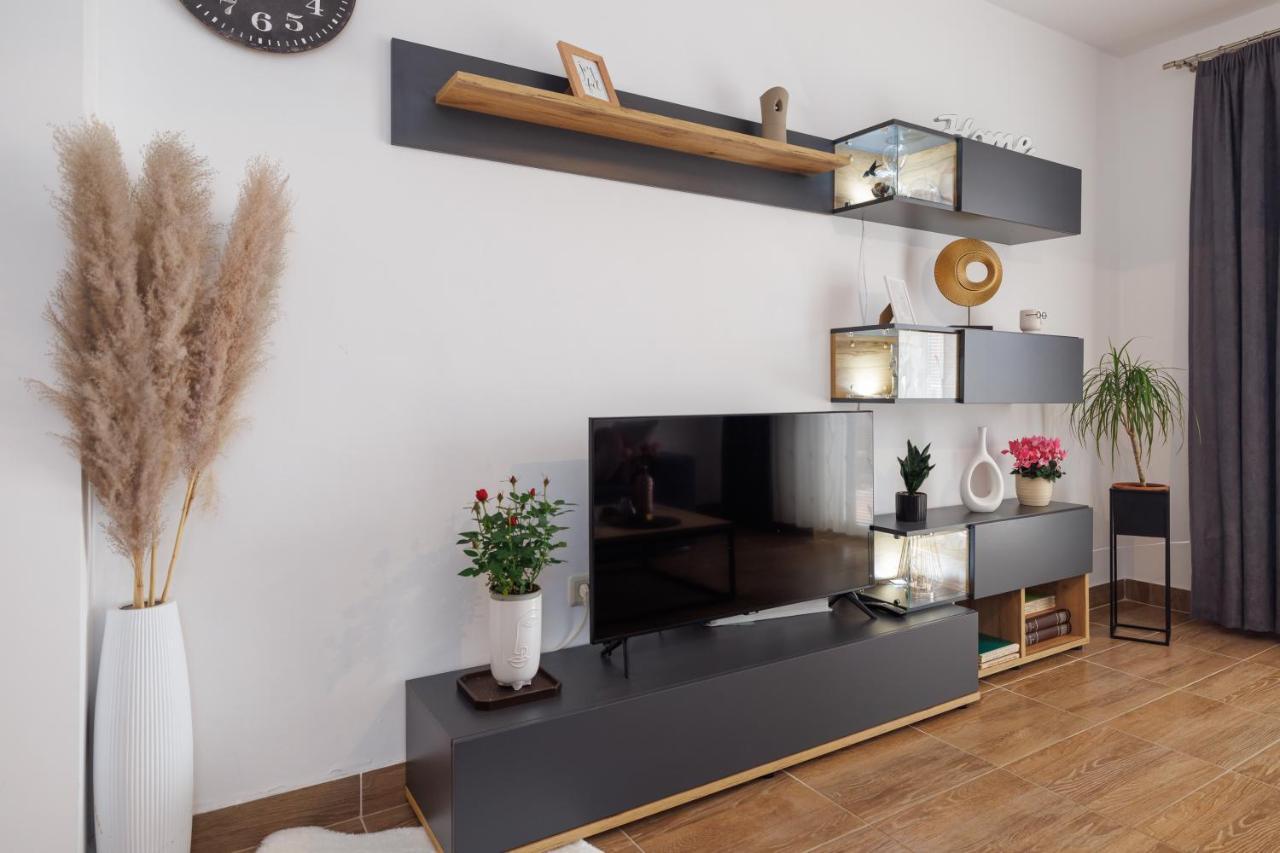 Spacious And Modern App With Big Terrace Malinska Exterior foto