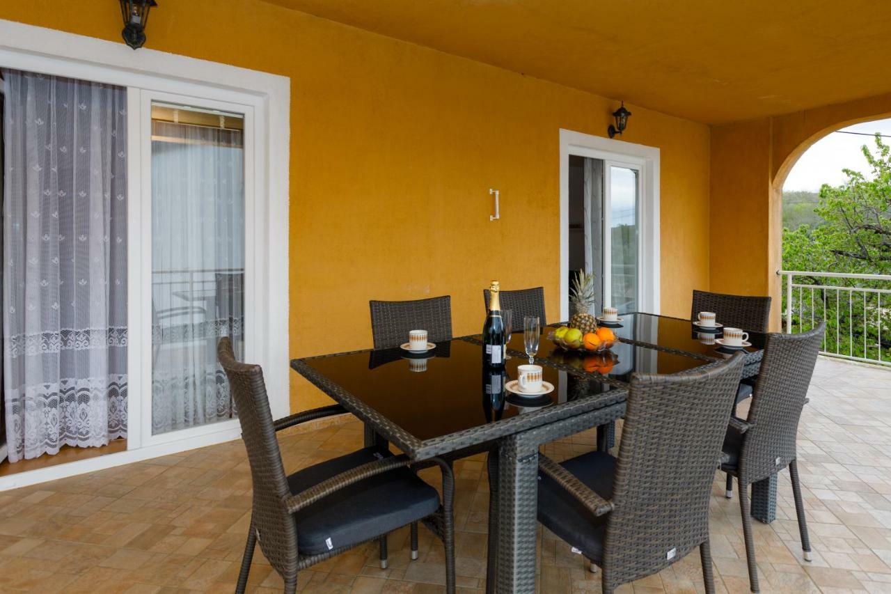 Spacious And Modern App With Big Terrace Malinska Exterior foto